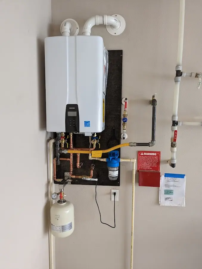 Professional plumber installing copper piping in a Coffeyville home